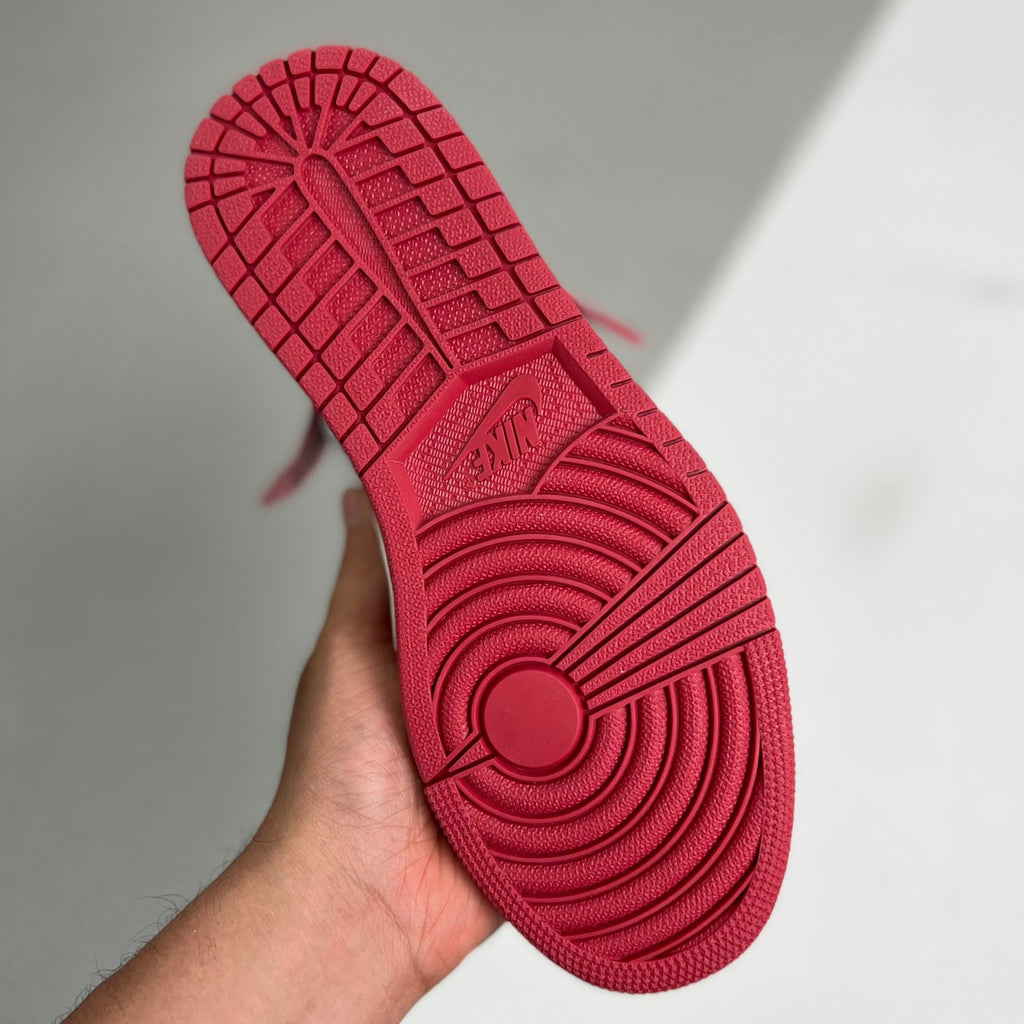 Off White x Air Jordan 1 "Chicago"